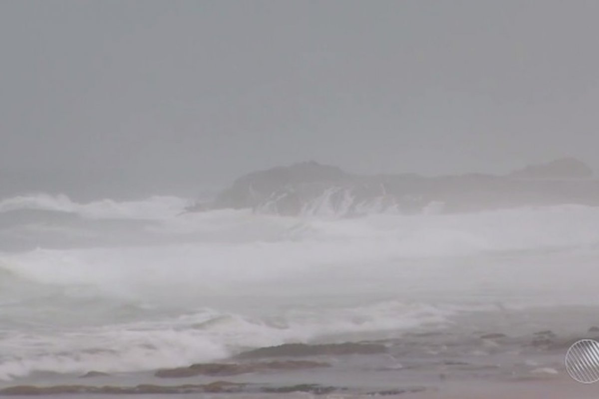 Mau tempo mantém suspensa a Travessia Salvador-Mar Grande nesta sexta-feira (24)