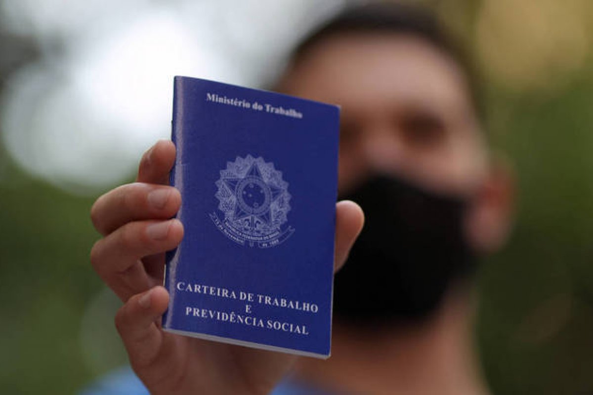 Renda média do trabalho diminui e é a menor desde 2017