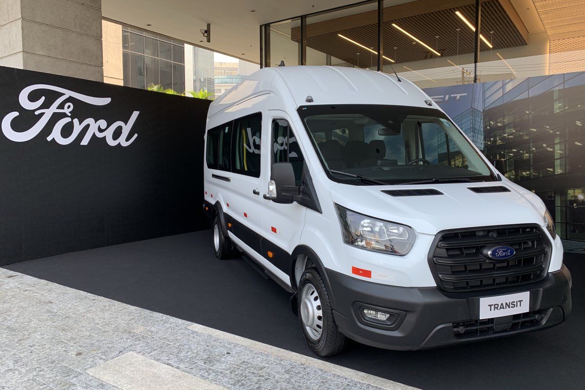 Ford Transit volta ao Brasil de olho na recuperação do turismo