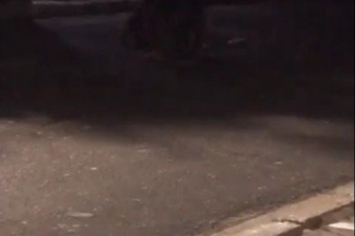 Vídeo: moradores do bairro Itapuã denunciam agressão contra jovem