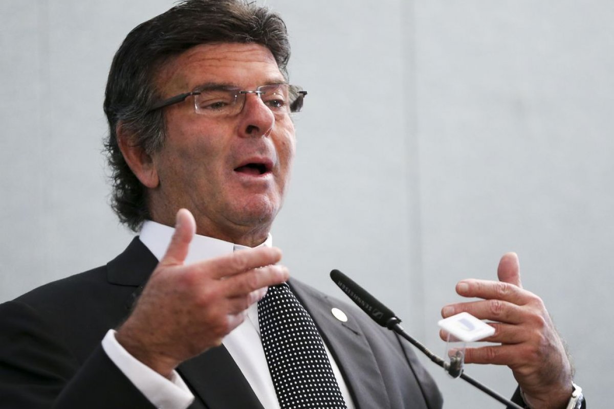 Supremo faz "defesa intransigente da democracia", afirma ministro Fux