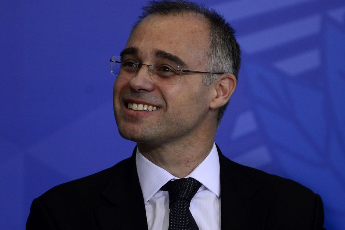 André Mendonça reafirma, em rede social, ‘compromisso’ com Estado laico