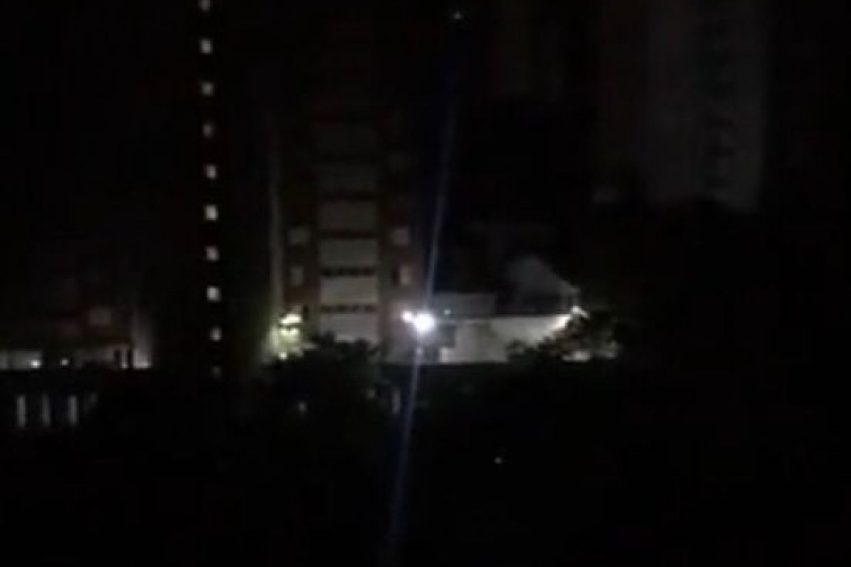 Moradores de diversos bairros de Salvador relatam 'apagão' de 10 minutos