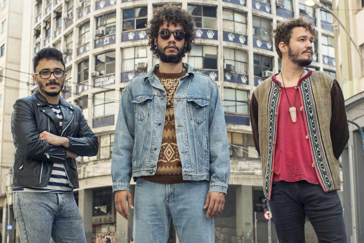 Facção Caipira revisa o passado e inova com eletrônicos