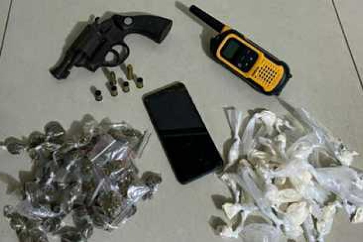 Polícia apreende arma e rádio comunicador em Cosme de Farias