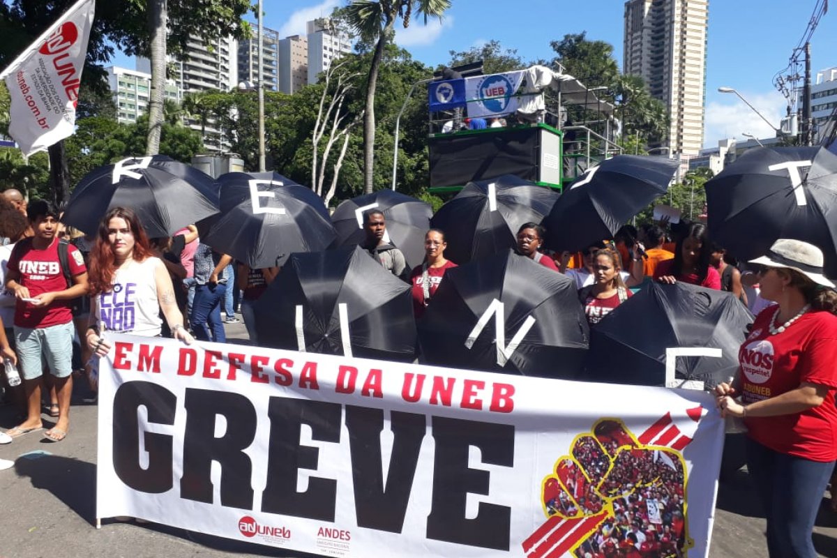 Manifestação deixa trânsito lento no centro de Salvador