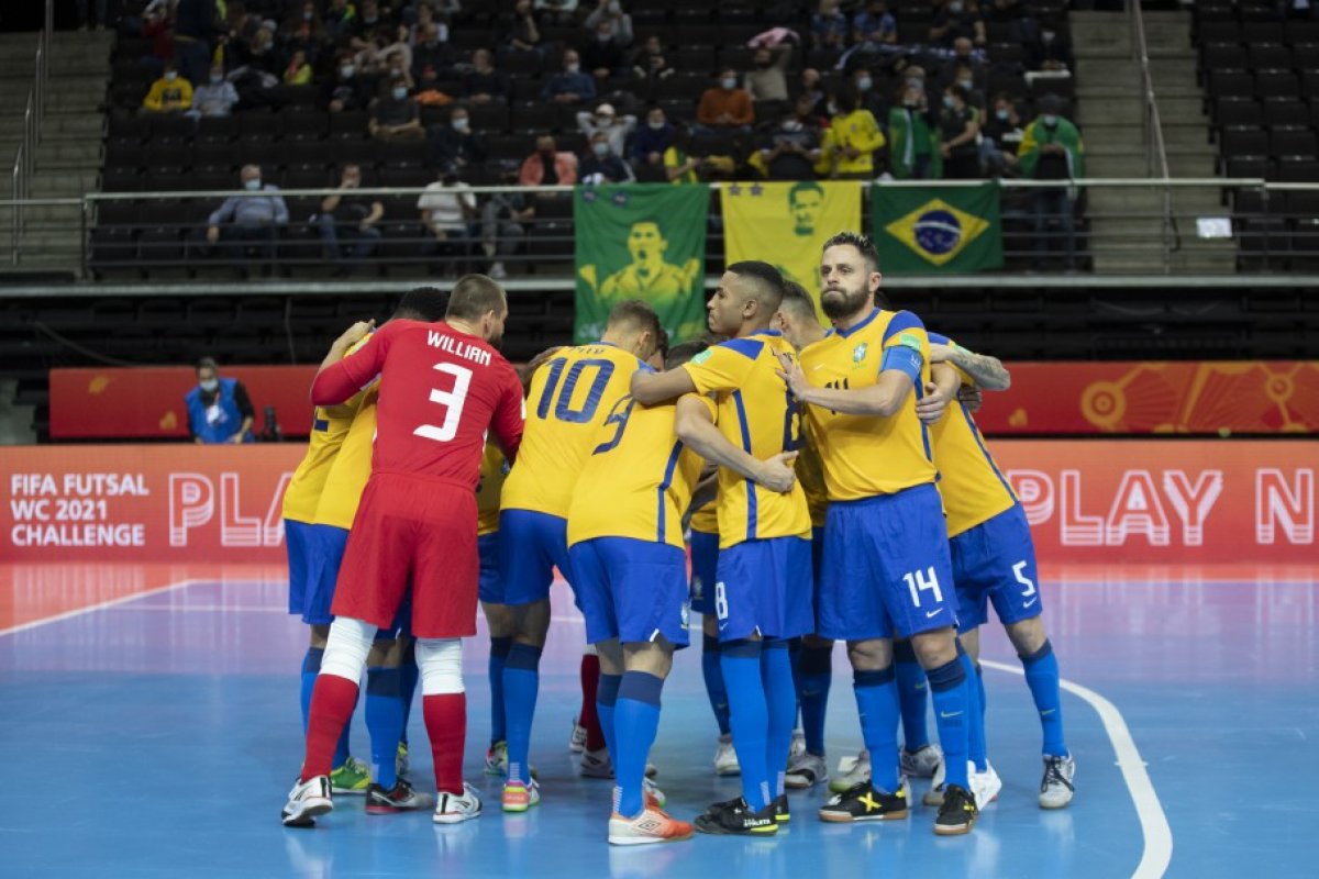 Brasil de futsal vence o Marrocos e vai à semifinal da Copa do Mundo