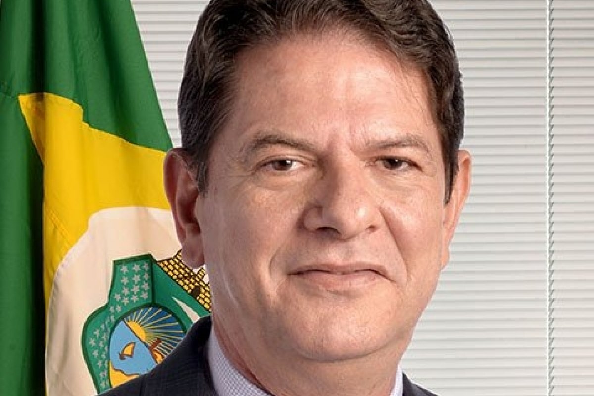 Senador freta avião para viajar de Fortaleza a Salvador e pede reembolso de R$ 54 mil, diz site