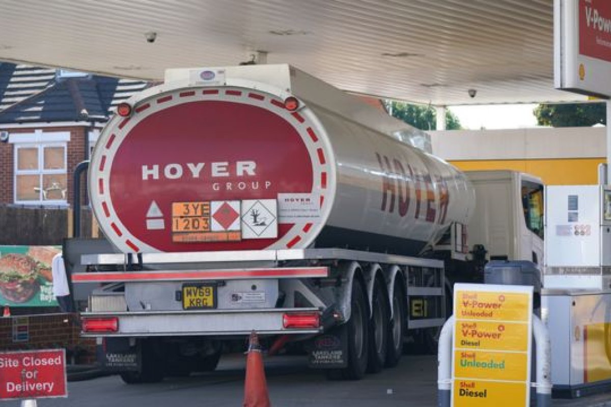 Falta de caminhoneiros gera ameaça de desabastecimento ao Reino Unido