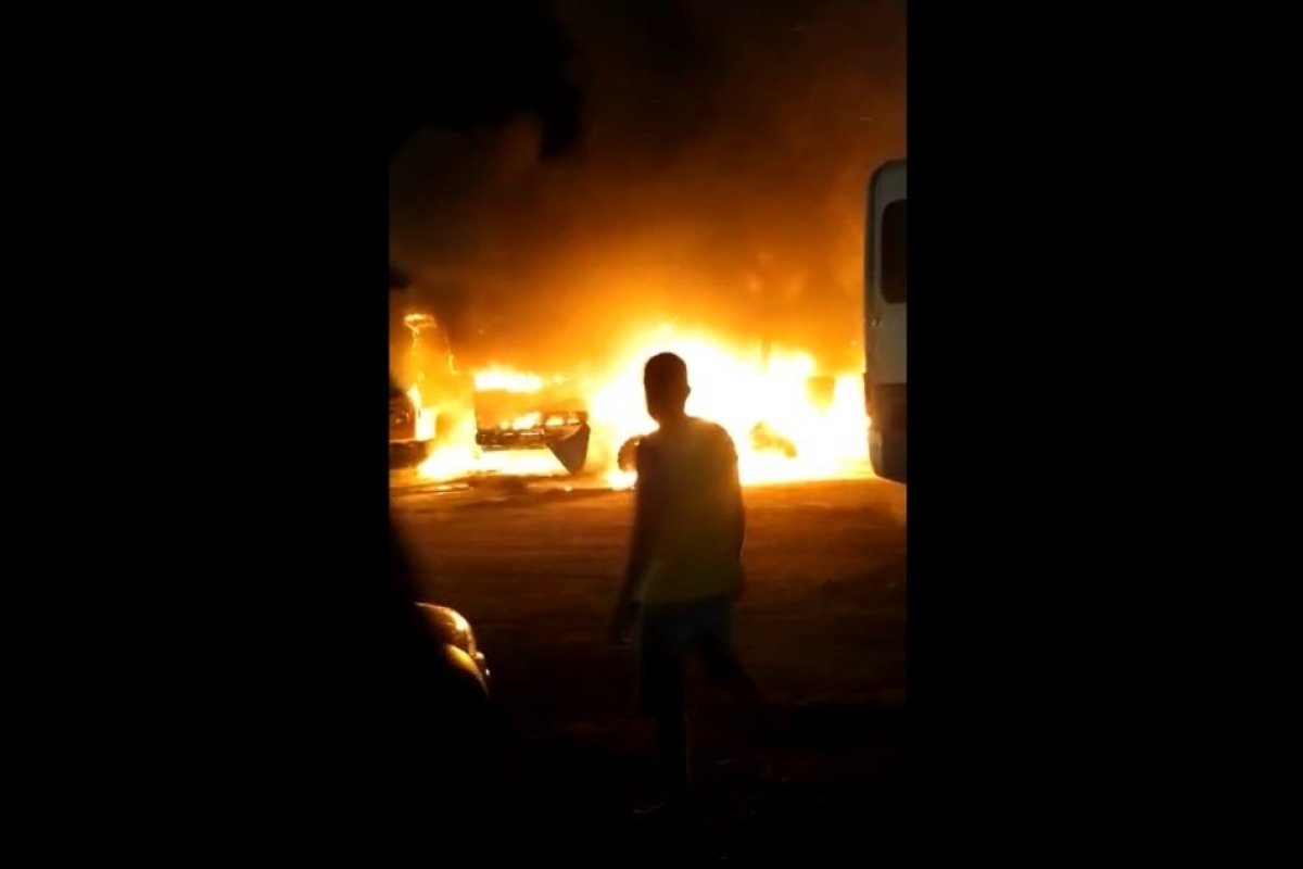 Incêndio atinge garagem de prefeitura e secretaria na cidade de Santa Inês, na Bahia