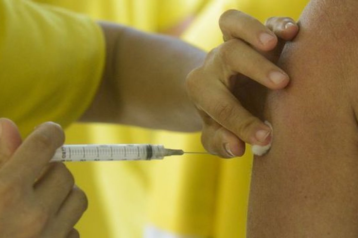 Imunização contra gripe cai de 96% do público-alvo em 2020 para 78,8% em 2021