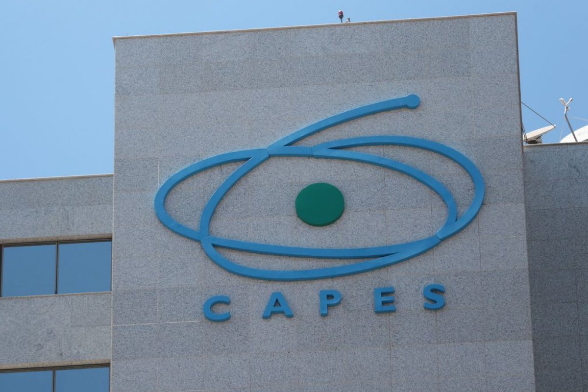 Capes lança edital para projetos sobre impactos da pandemia