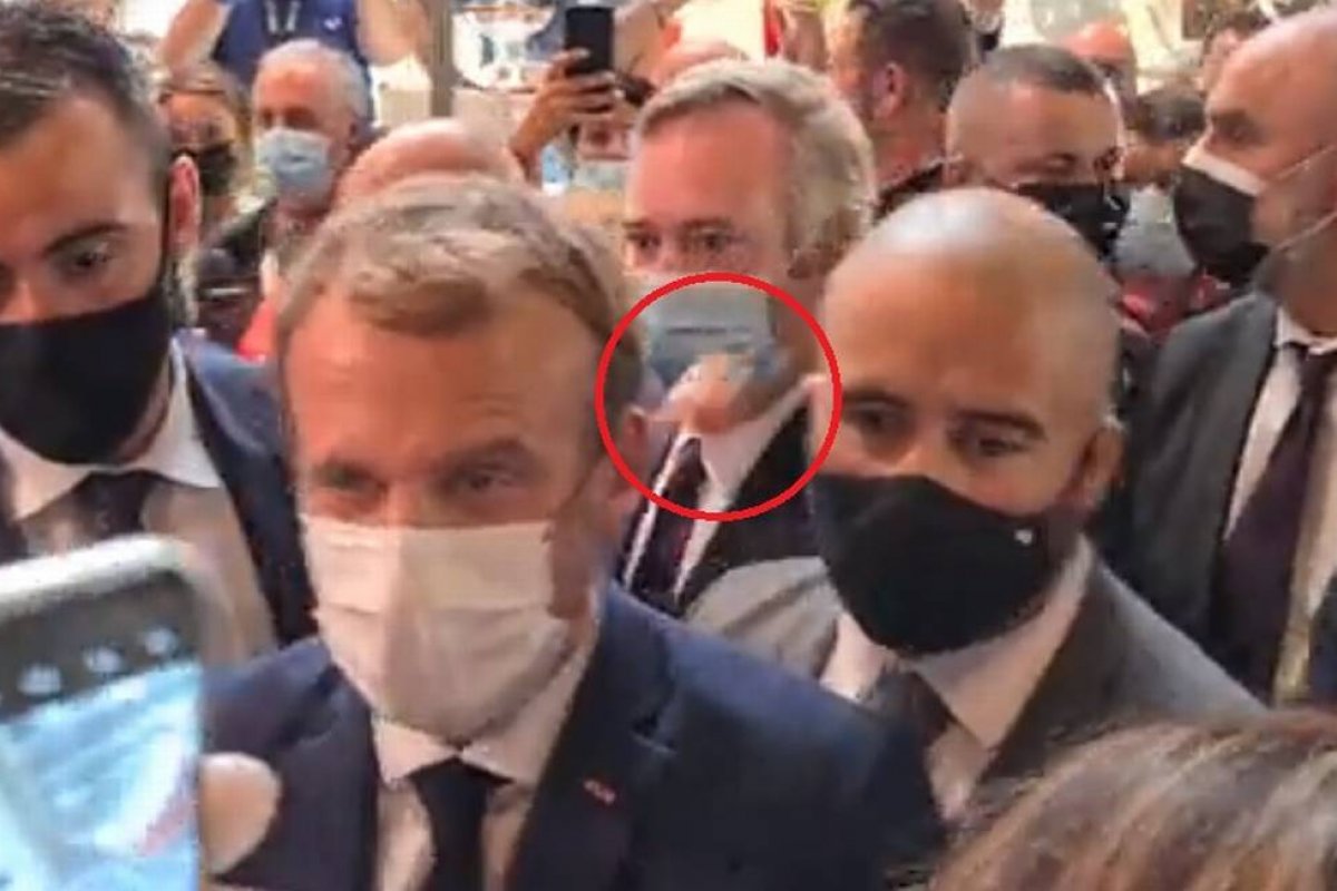 Vídeo: Emmanuel Macron é atingido por ovo durante evento