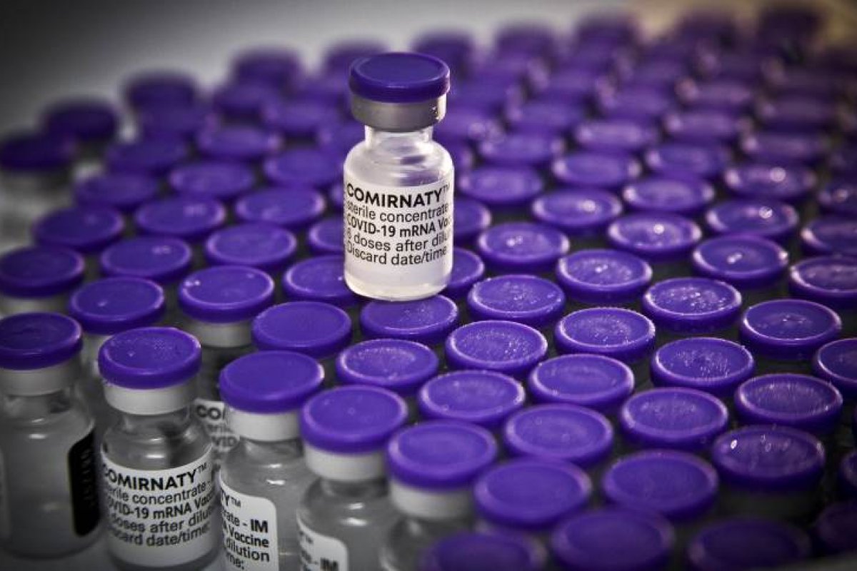 “É uma questão de dias, não de semanas”, diz CEO da Pfizer sobre autorização para vacinar menores de 12 anos