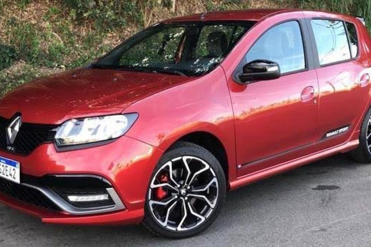 Por regras de emissão, Sandero RS deve sair de linha no país