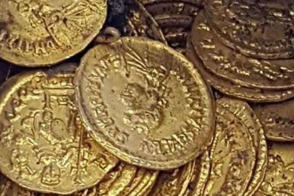 Mergulhadores encontram moedas de ouro romanas no mar de Alicante, na Espanha