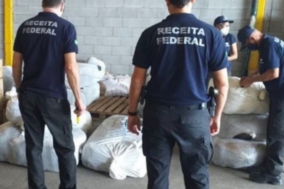 Operação da Receita Federal apreende 108 volumes de mercadorias falsificadas em Salvador