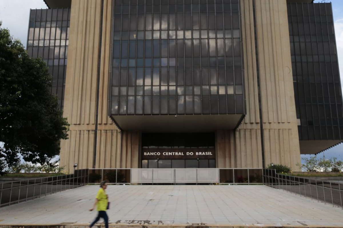 Banco Central: Riscos fiscais implicam alta nas projeções de inflação