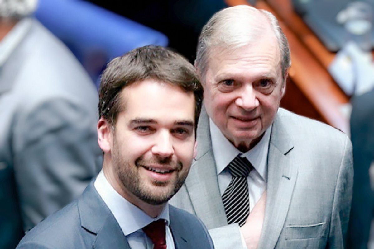 Tasso abre mão de disputar as prévias do PSDB para apoiar Eduardo Leite