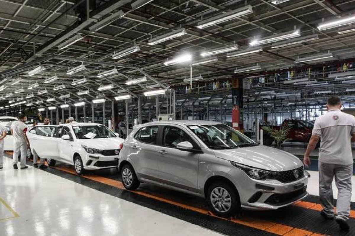 Perda de produção por falta de peças prolonga crise em montadoras