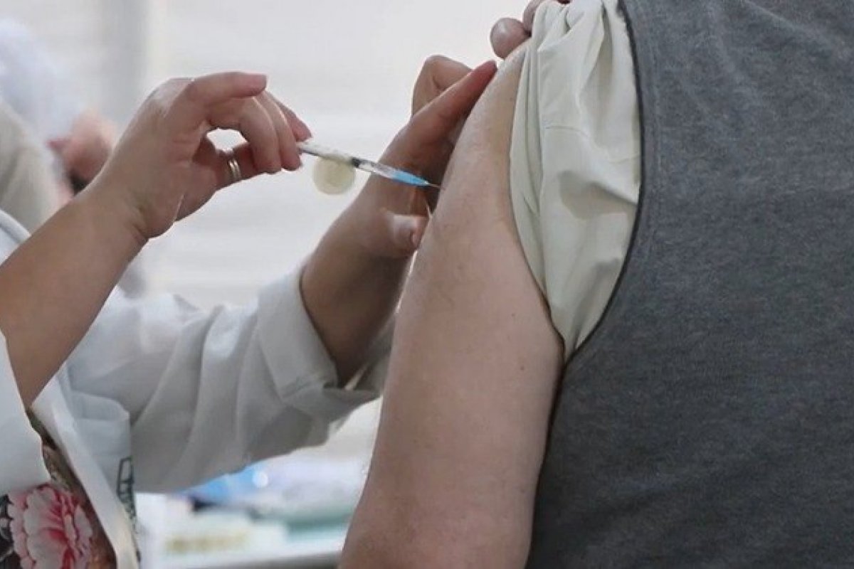 Ministério da Saúde anuncia dose de reforço contra a Covid-19 para idosos acima de 60 anos