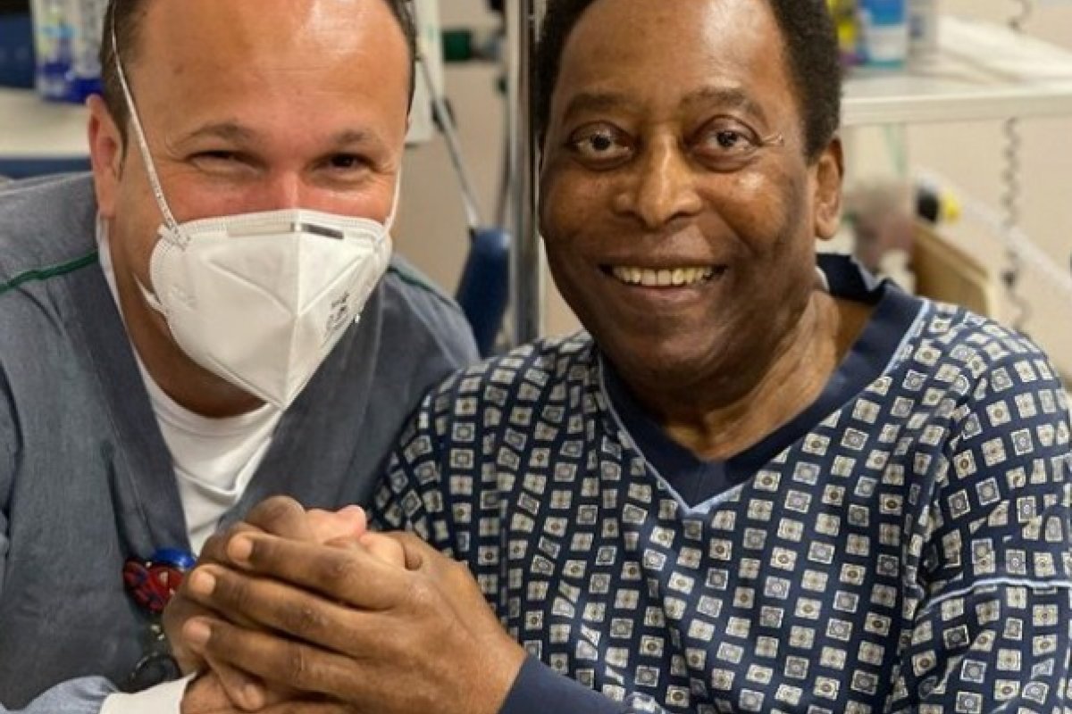 Visual novo: Pelé surge nas redes sociais com cabelo pintado