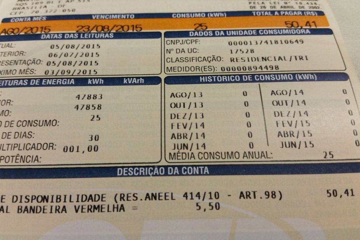 Pedido de vista é solicitado por deputados e adia análise de PL da portabilidade da conta de luz