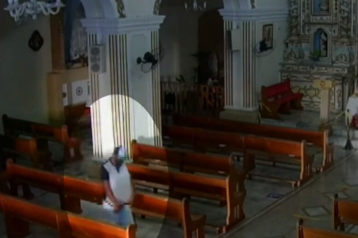 Homem furta equipamento de som de paróquia no Centro de Salvador