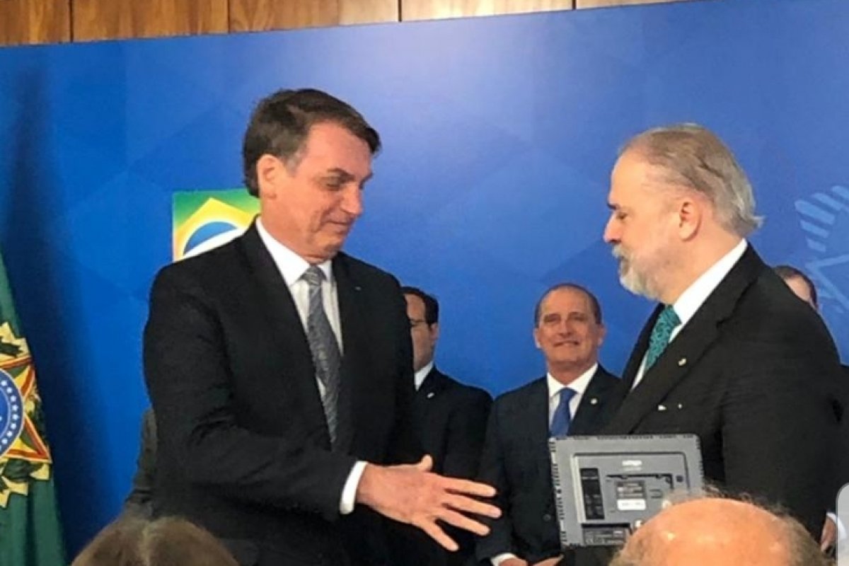 Presidente Bolsonaro empossa Augusto Aras como novo procurador-geral da República