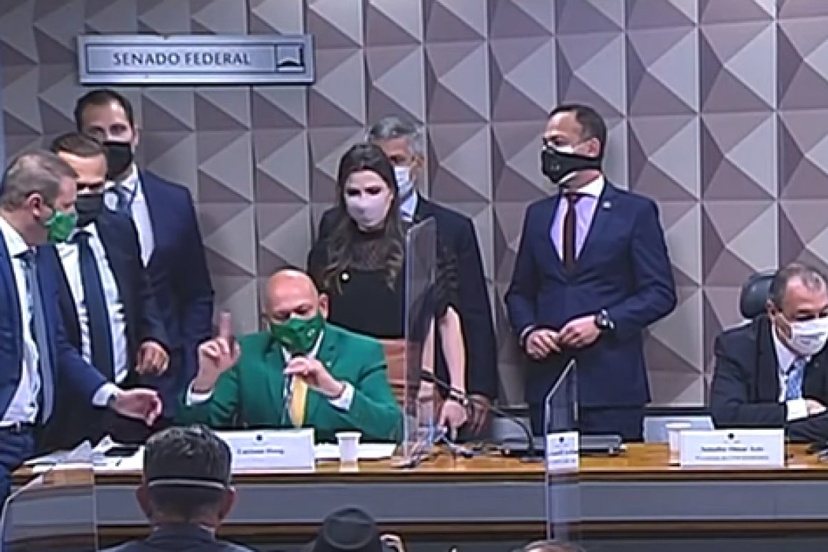 CPI suspende depoimento de Hang após tumulto