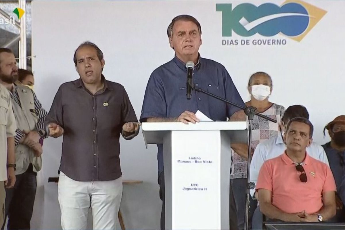 Bolsonaro confirma obra que liga Roraima ao sistema elétrico nacional
