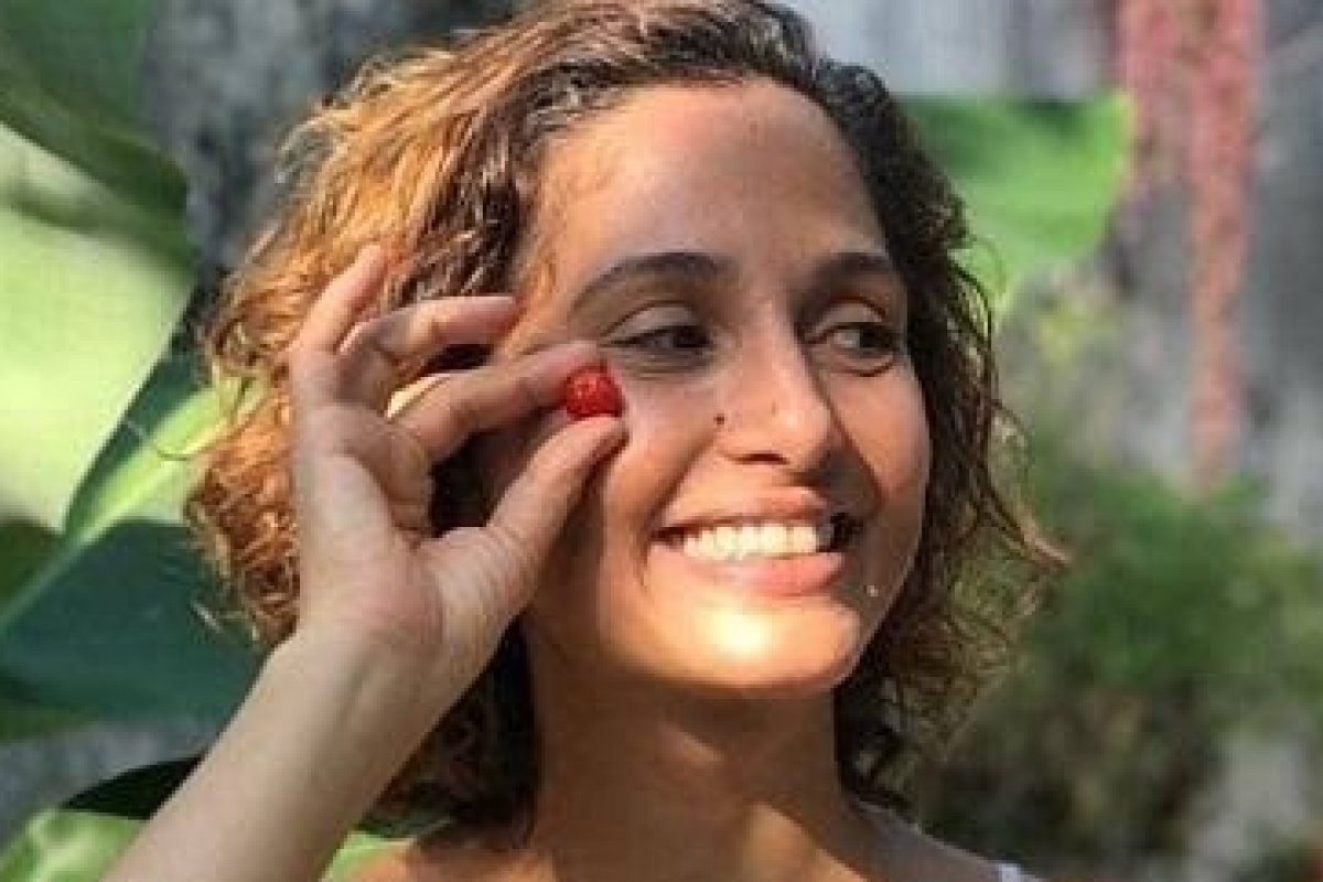 Novos tempos! Atriz Camila Pitanga divulga carrossel de vaginas para “descobrir o prazer”
