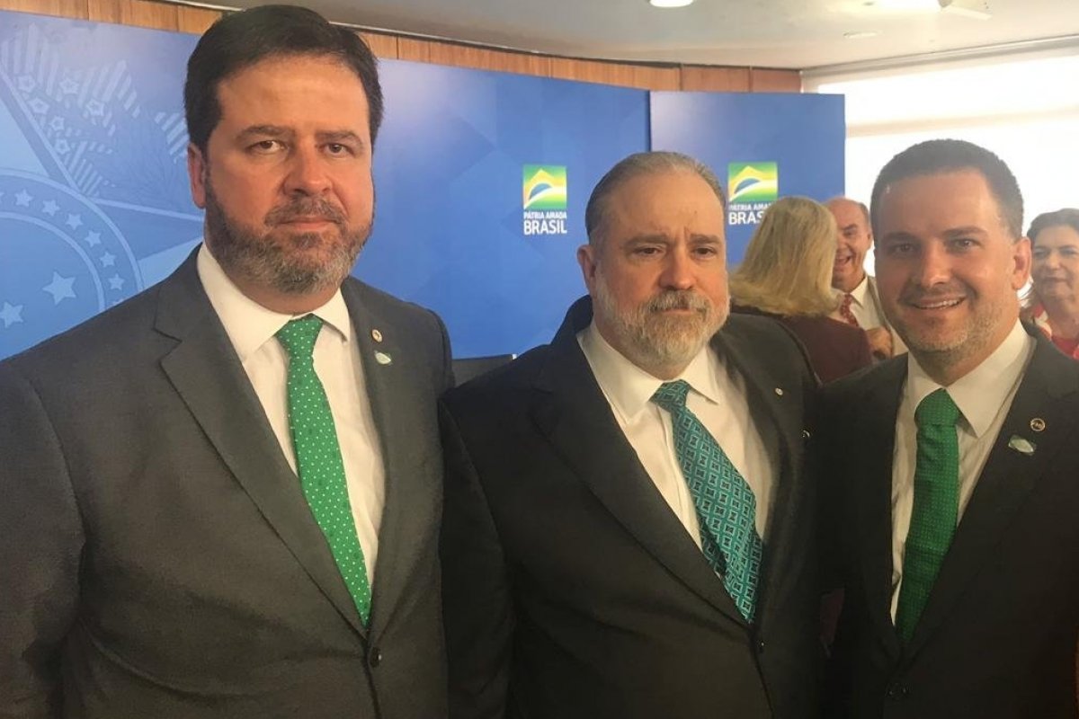 Ao lado do seu irmão André, o advogado da União Bruno Godinho prestigia posse de Augusto Aras