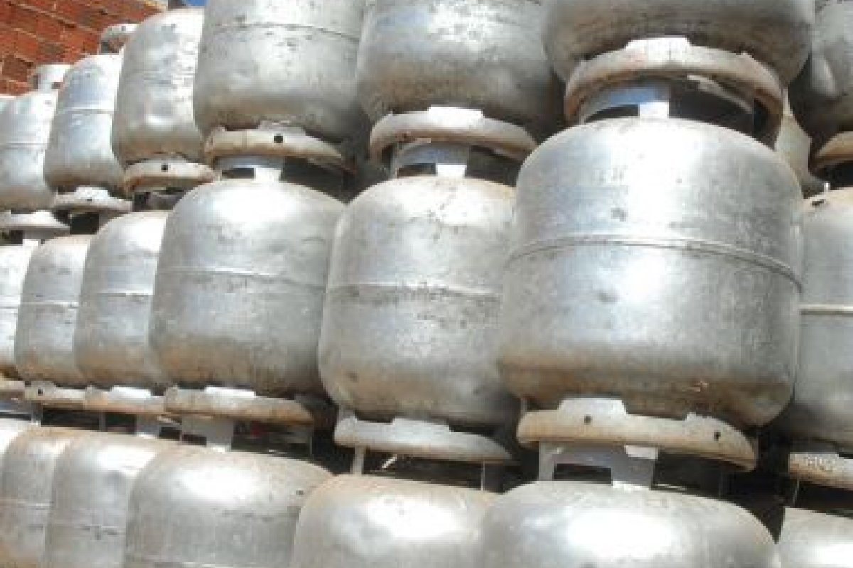 Deputados aprovam auxílio gás para famílias de baixa renda