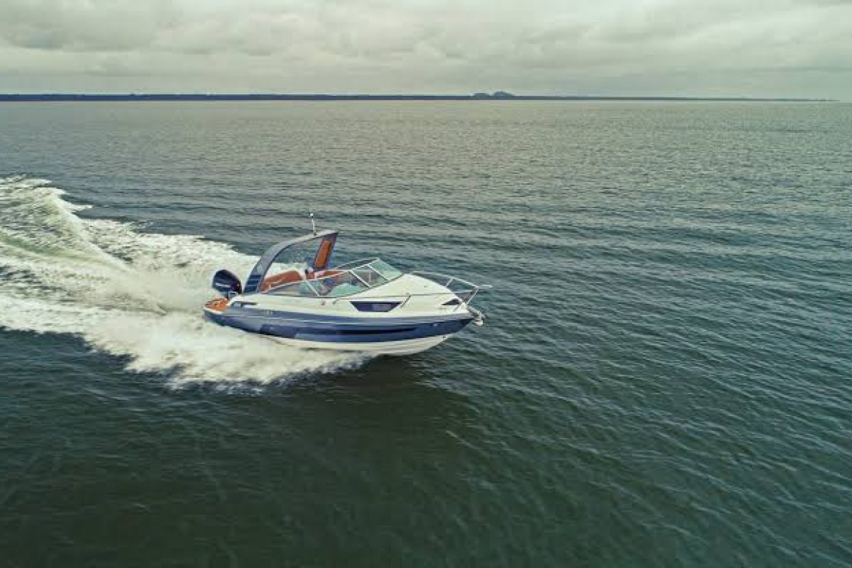 Conheça a nova versão para a lancha de 25 p apresentada pela Triton Yachts