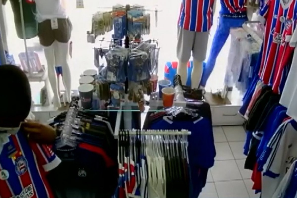 Homem se passa por cliente e assalta no bairro da Boca do Rio, em Salvador