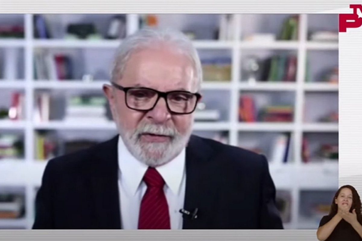 "Estão fazendo vestibular para as eleições de 2022", diz Lula sobre a Globo