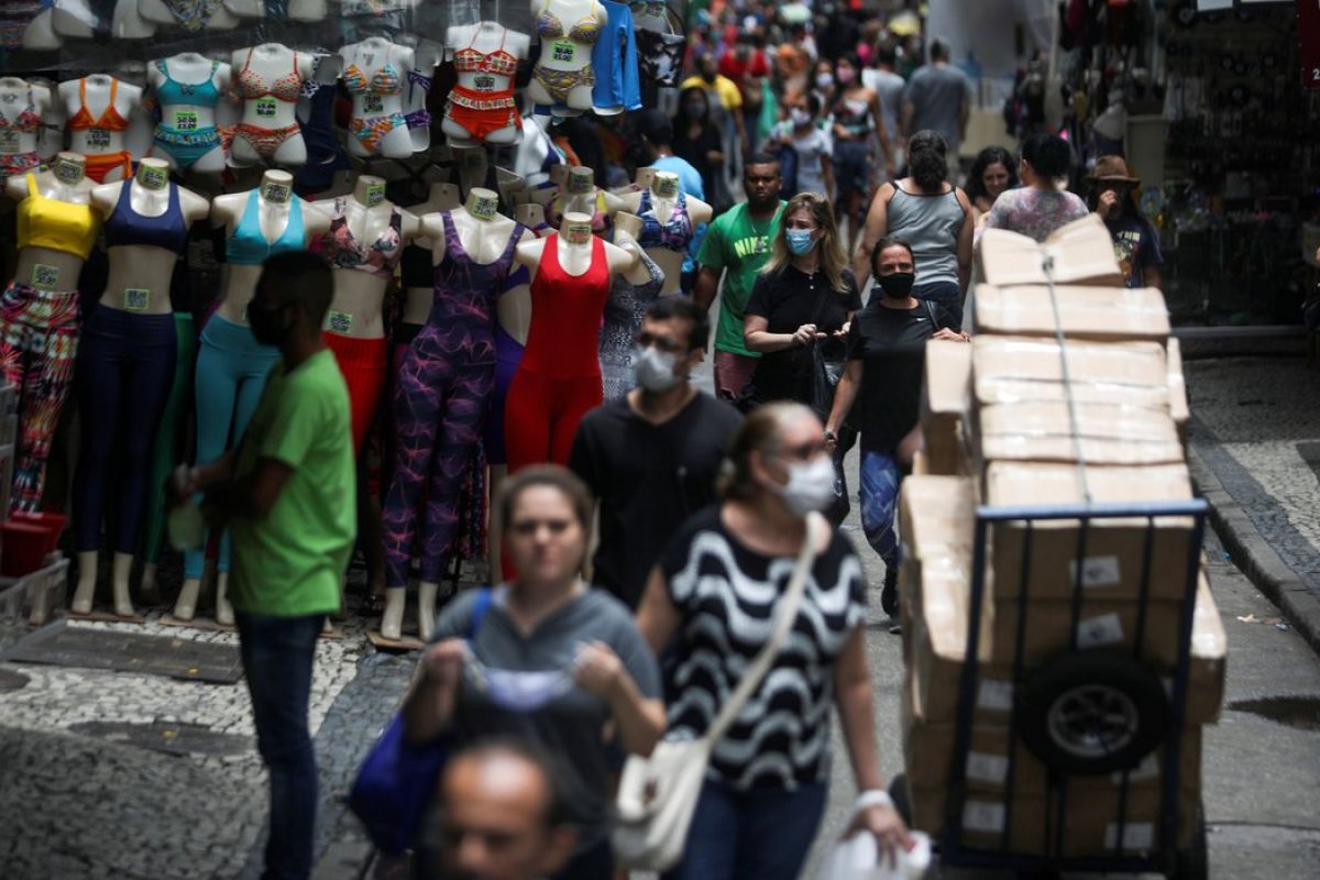 Confiança empresarial cai pela primeira vez desde março, diz FGV