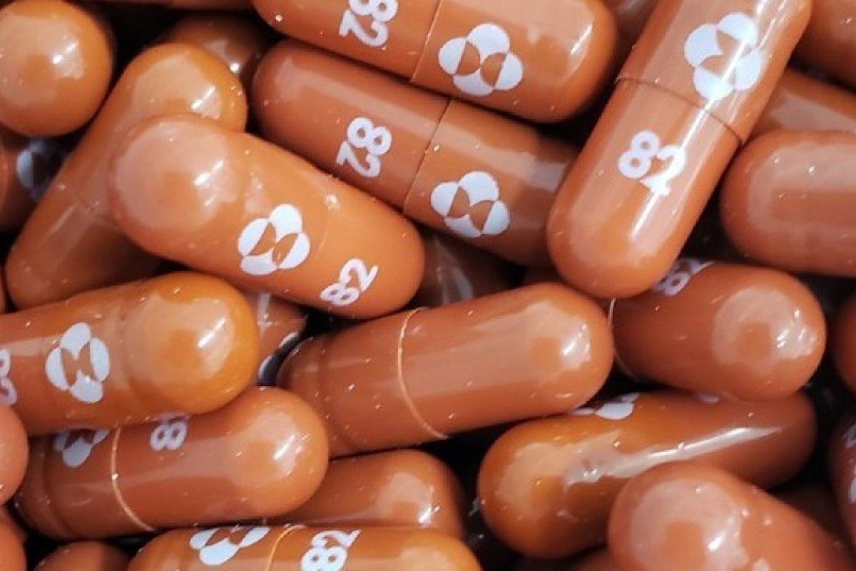 Merck afirma que pílula para Covid-19 reduz risco de internação e morte em 50%