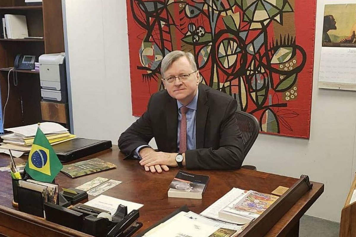 Após alerta de risco à democracia, Nestor Forster diz que senadores dos EUA estão 'mal informados' sobre Bolsonaro