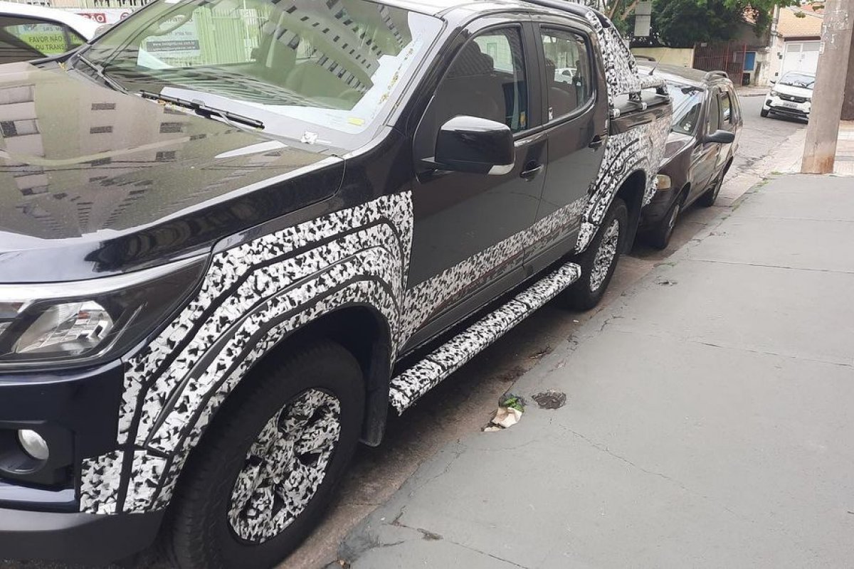 Nova versão da S10 é flagrada pronta para estrear no Brasil