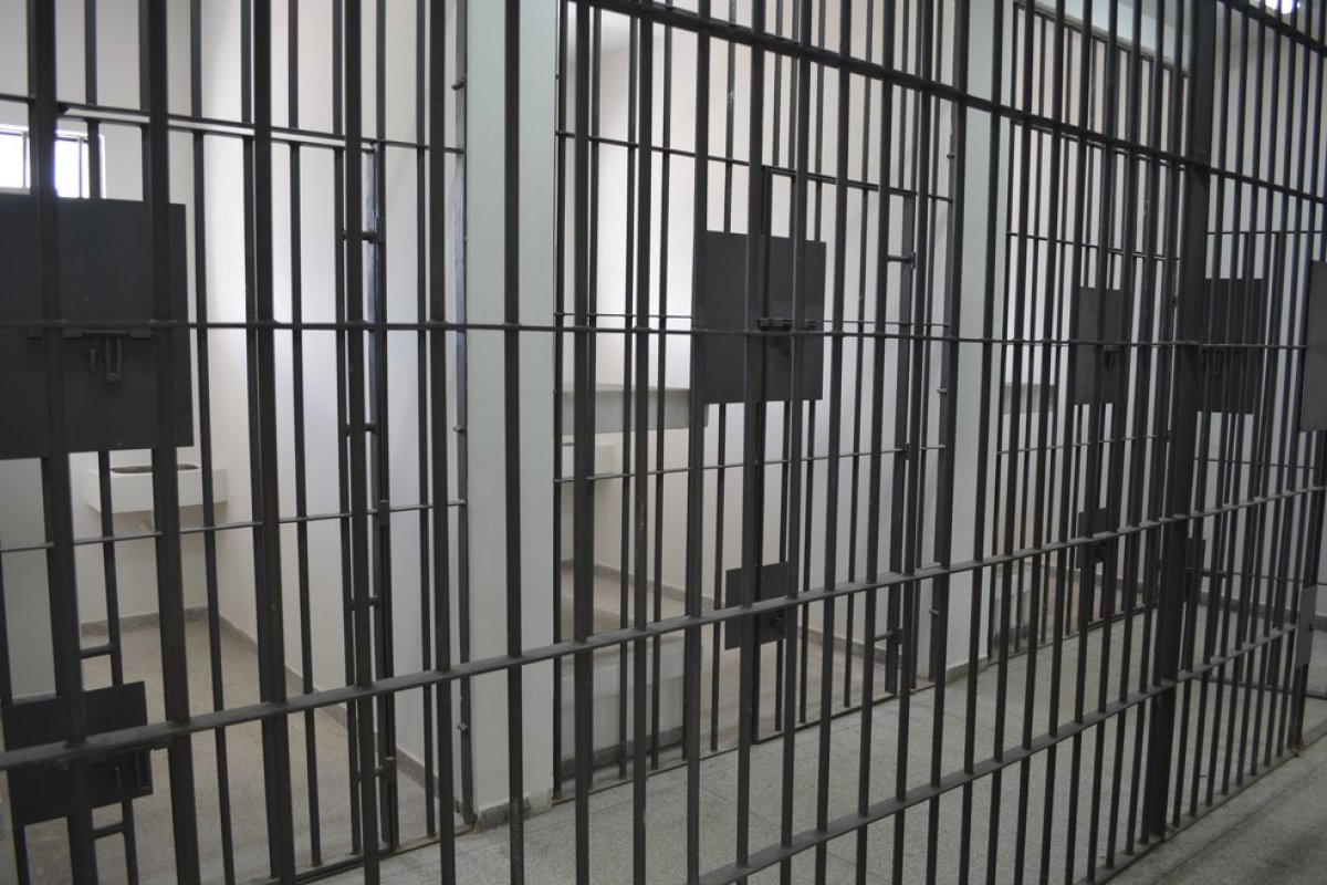 Homem é condenado a 54 anos de prisão por matar e estuprar duas vítimas e uso de identidade falsa 