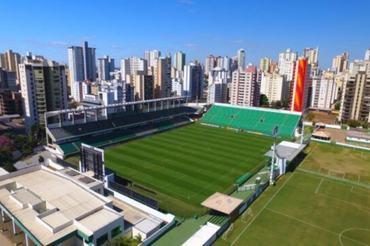 Vitória perde feio para o Goiás e fica em situação delicada na Série B