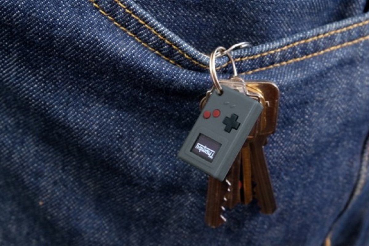 Empresa lança Thumby, o 'Game Boy' do tamanho de um chaveiro