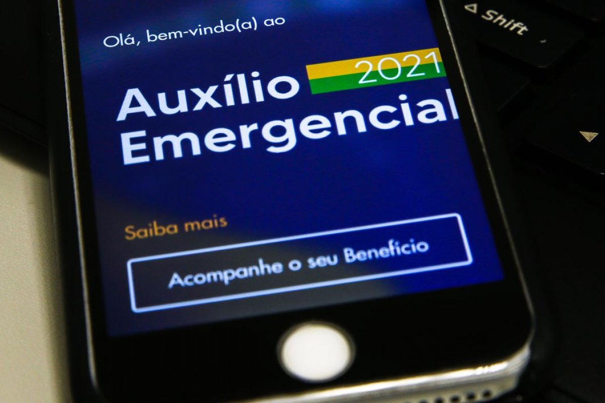 Governo Federal pode prorrogar auxílio emergencial por mais um ano, diz blog