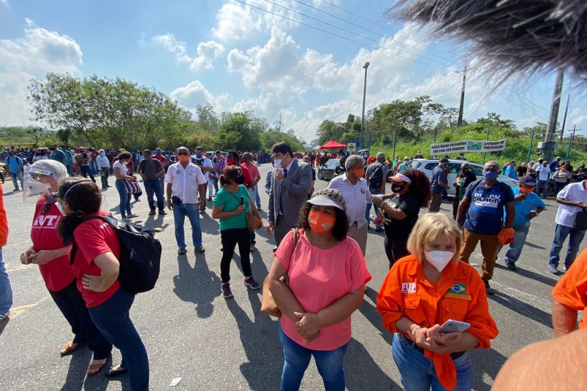 Petroleiros paralisam atividades contra privatização da Petrobras e venda da Refinaria Landulpho Alves