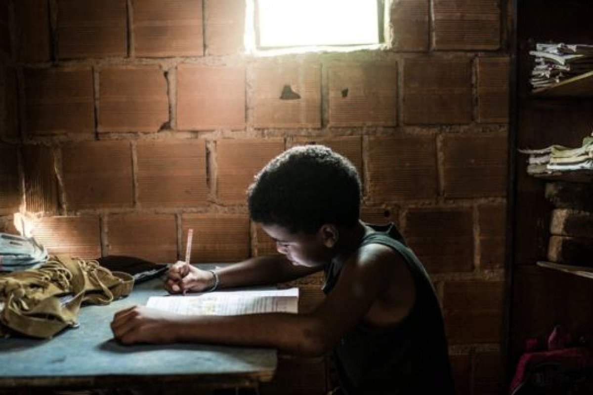 Pandemia interrompe longa trajetória de redução da miséria no Brasil