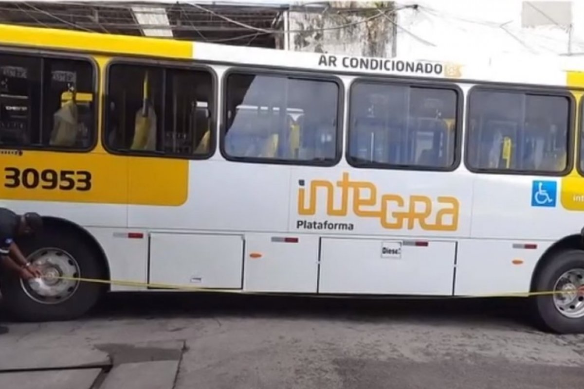 Novos ônibus com sistema de ar-condicionado que vão compor a frota urbana chegam a Salvador