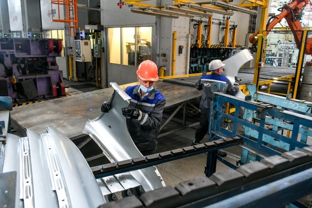 Faturamento da indústria de transformação registra queda de 3,4% em agosto, diz CNI