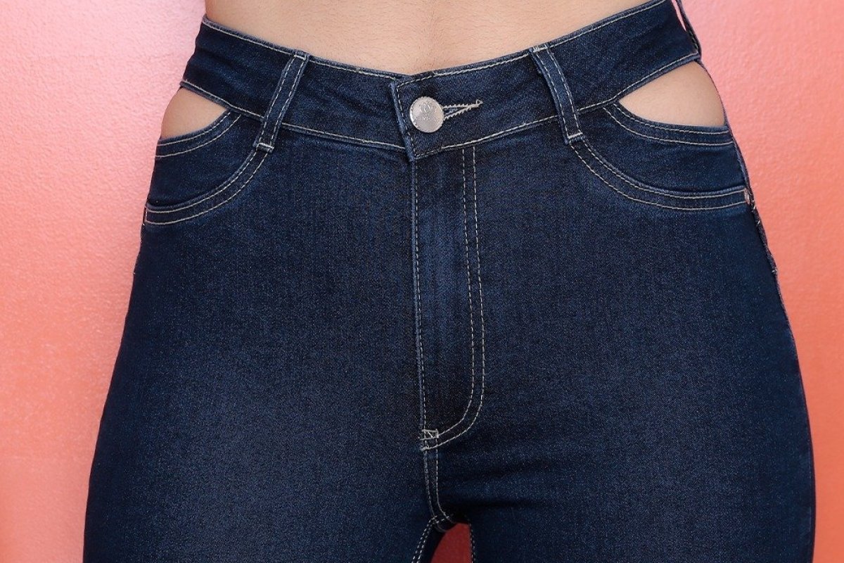 Você conhece a calça cut out? Saiba mais sobre esta tendência.